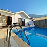 Likya Akik 2+1 Villa, Oezel Havuzlu フェティエ
